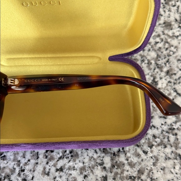 Gucci Oversized Tortoise Havana Wayfarer Sunglasses with Purple Case - Picture 8 of 16